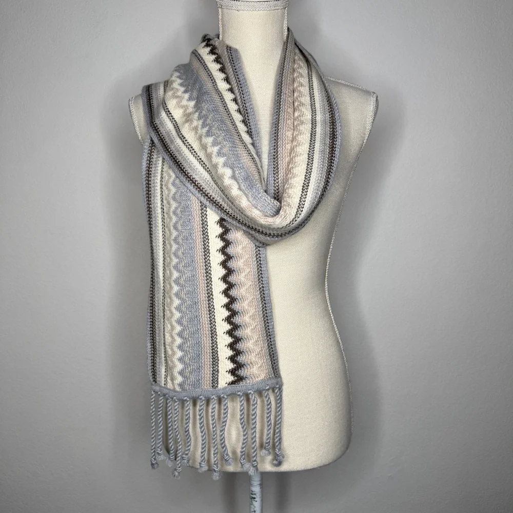 Smartwool Gray Cream Chevron Knit Scarf Twisted Fringe Soft Wrap Size OS